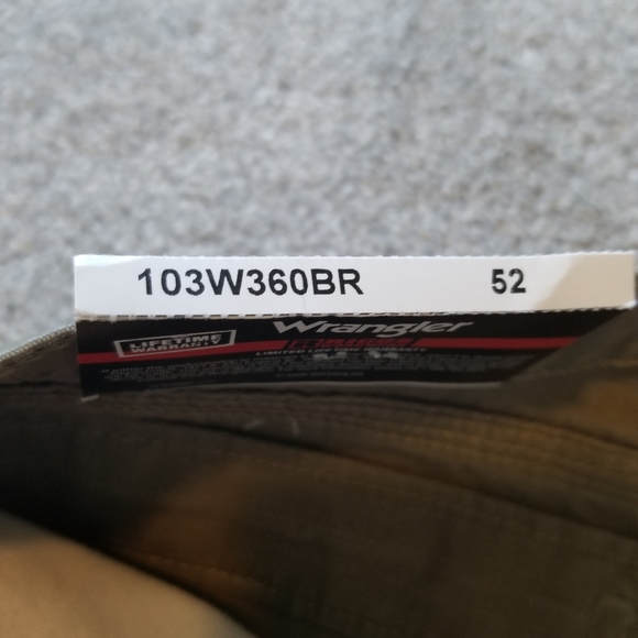 Wrangler Riggs Cargo Shorts~size 52 - Picture 11 of 14